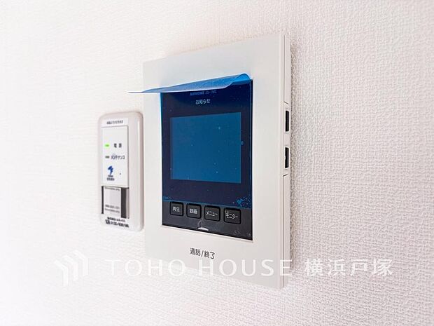 誰が来てもわかる様にモニター付きインターホンを設置。家事導線を考慮した個所に設置し、防犯性と利便性に優れ快適と安らぎを合わせた優しい設計。