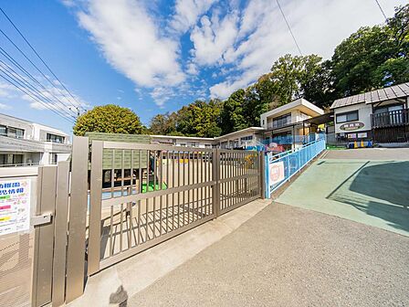 認定こども園大谷幼稚園まで約120m。集団生活の中で心を豊かにすることをメインに、素直な心や思いやりなど感情の豊かさを大事にしていく方針です。一時保育、給食もあります。