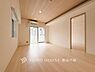 リビング/ダイニング：造りこんだ空間演出の妙が生み出す光と質のハーモニーはこの住宅のクオリティの良さを実感させてくれます。