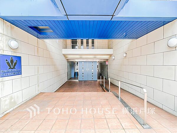 【Entrance】帰り着くたびに洗練されたテイストの空間に迎えられ誇りと喜びを感じる玄関まわりです。