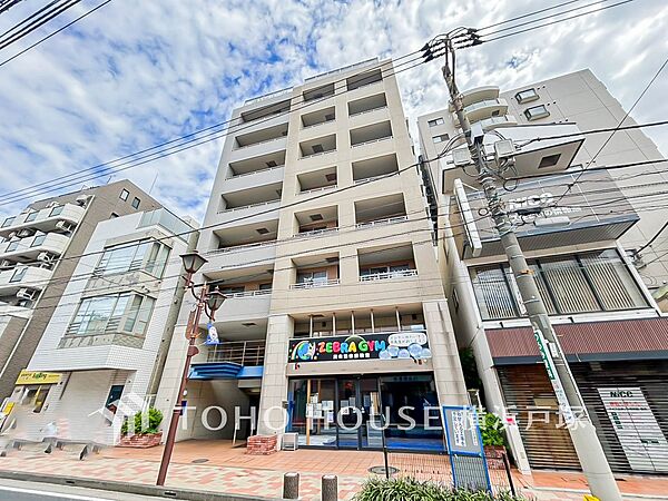 【Appearance】住む人を映し出す洗練された佇まいは、いつまでも輝き続けながらいつしか街の風景に溶け込んでいきます。