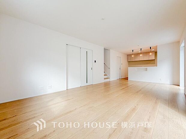 【Living room】ご家族やお客様との時間等、多くの時を刻む空間。何気なく過ぎる時でさえも上質な一時となる快適な空間を。