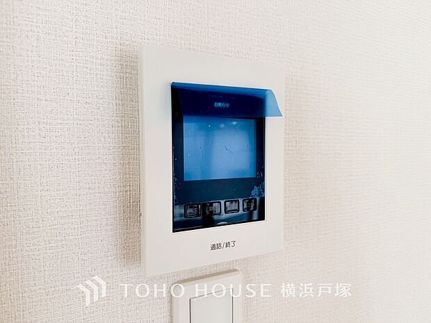 【TVモニタ付きインターホン】誰が来てもわかる様にモニター付きインターホンを設置。快適と安らぎを合わせた優しい設計。