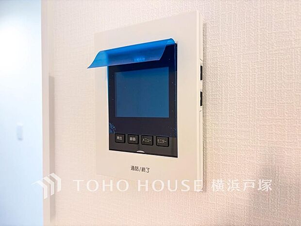 誰が来てもわかる様にモニター付きインターホンを設置。家事導線を考慮した個所に設置し、防犯性と利便性に優れ快適と安らぎを合わせた優しい設計。
