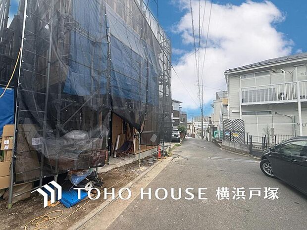 【Frontal road】穏やかな街並みの中で、陽光と開放感を感じながら暮らせる魅力ある住環境です。(2026.9)