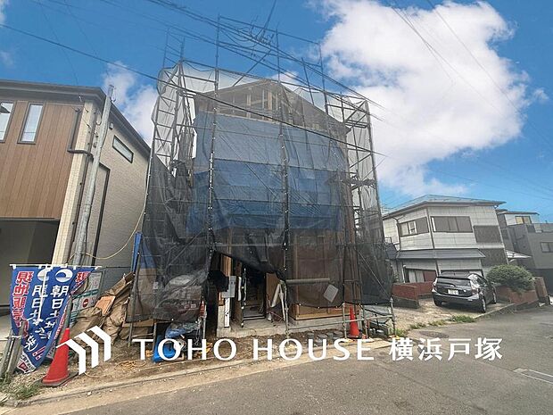 【Appearance】現在建築中の新築戸建です。完成が待ち遠しい、家族の夢を育むマイホームがここに誕生します。周辺環境も良好で、子育て世代にもおすすめです。(2026.9)