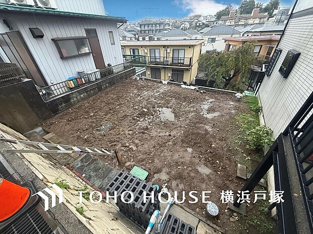 この広大な敷地は、家族の成長とともに変化する住まいを叶える場所。陽光が降り注ぎ、お子様とのびのびと過ごせる理想の家づくりが始まります。