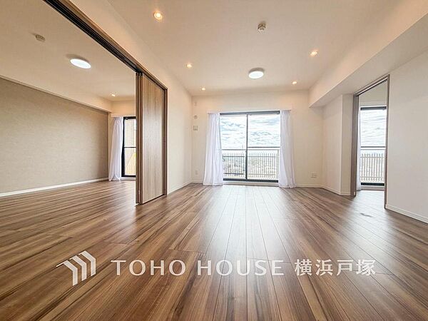 【Living room】ご家族やお客様との時間等、多くの時を刻む空間。何気なく過ぎる時でさえも上質な一時となる快適な空間を。