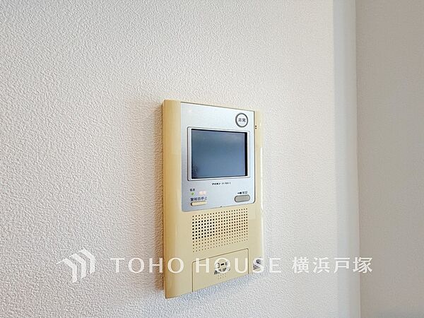 【TVモニタ付きインターホン】誰が来てもわかる様にモニター付きインターホンを設置。快適と安らぎを合わせた優しい設計。