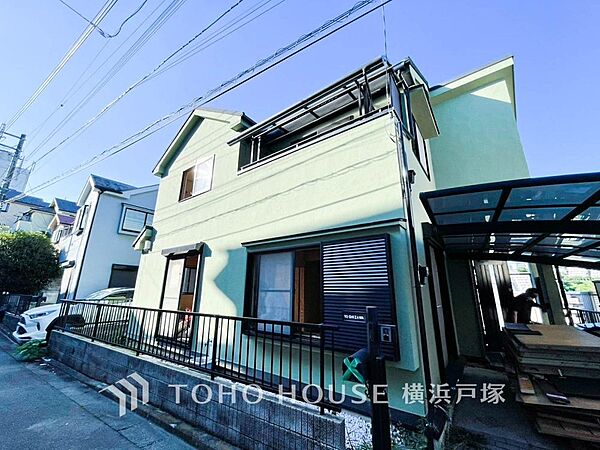 【Appearance】清々しい光と風を届ける落ち着いた景観に佇む邸宅。水回りを一新するフルリフォームにより新築のような美しさに生まれ変わり、快適な毎日を爽やかに演出します。