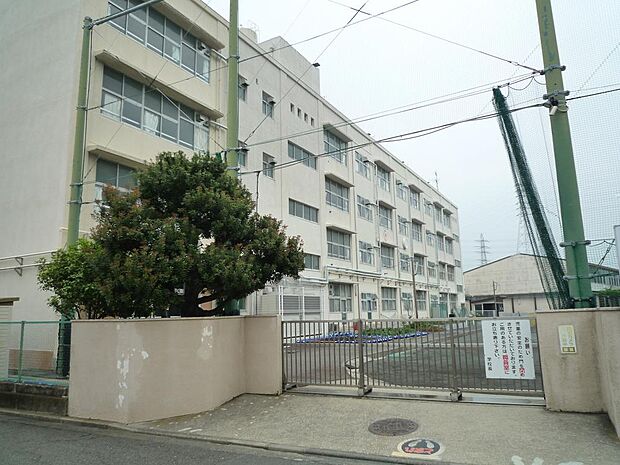 横浜市立矢部小学校まで約600m。