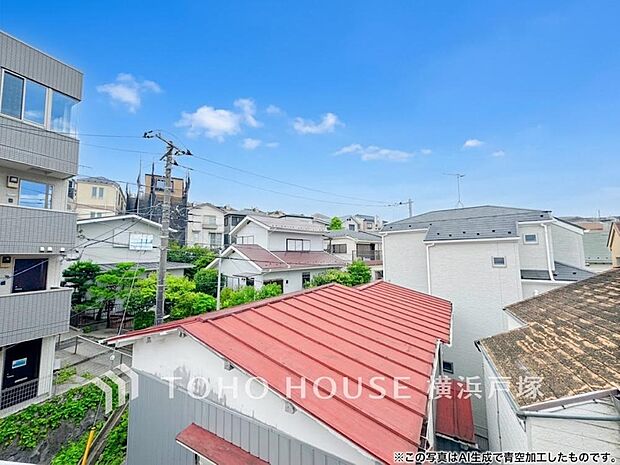 【View】開放感があり、遮るものもなく気持ちのいい景色が広がります。お部屋にも爽やかな風と暖かく柔らかな日差しが差し込み、毎日の暮らしを豊かに彩ります。