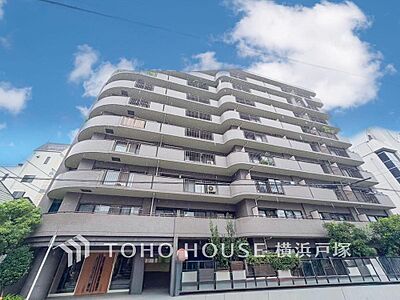 外観:【Appearance】ここから始まる「日常」はご家族にとって大切で貴重な時間。少しでも豊かに、少しでも快適に。そんな想いから生まれた本邸宅は、これから先のお住まいをきっと支えてくれるはずです。 外観:【Appearance】ここから始まる「日常」はご家族にとって大切で貴重な時間。少しでも豊かに、少しでも快適に。そんな想いから生まれた本邸宅は、これから先のお住まいをきっと支えてくれるはずです。