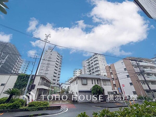 【View】その豊かな眺望にふさわしい空間には、通風・採光にも優れ、心地よい光と風があふれています。