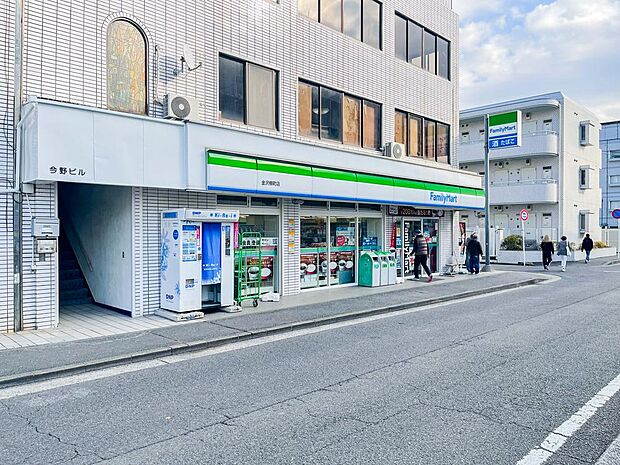 ファミリーマート金沢柳町店(300m)食品や飲料、日用品などを取り扱うコンビニ。24時間営業で、日常の買い物に利用できます。