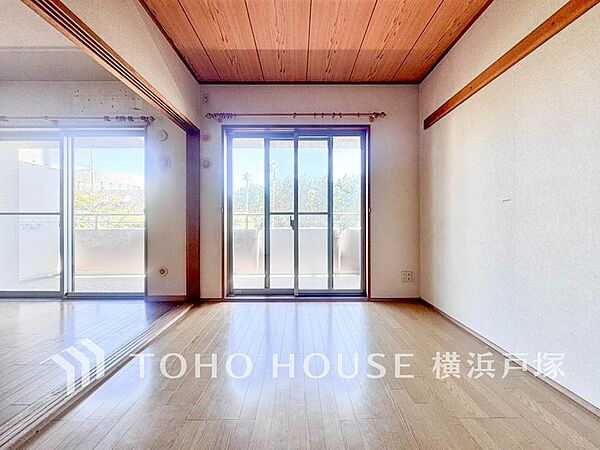 生活感を感じない空間では落ち着く事はできません。絶妙な雰囲気、配色、素材感を意識してコーディネート。