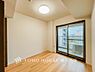 子供部屋：【Room】大きな窓からたっぷりと陽光が注がれる明るい空間。家族の成長に対応できる永住仕様の間取り。時を忘れて過ごす場所として過ごせるお部屋。