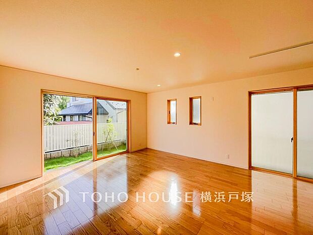 【Living room】ご家族やお客様との時間等、多くの時を刻む空間。何気なく過ぎる時でさえも上質な一時となる快適な空間を。