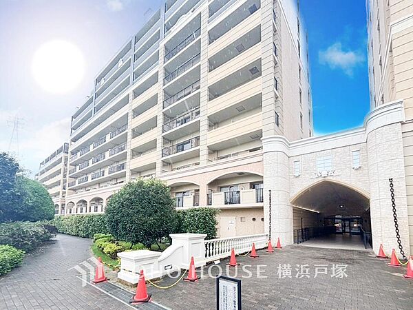 【Appearance】端正なフォルムと落ち着きのある色調が印象的な外観。日々の暮らしに品格を添える、心地よい住まいの表情を感じられます。