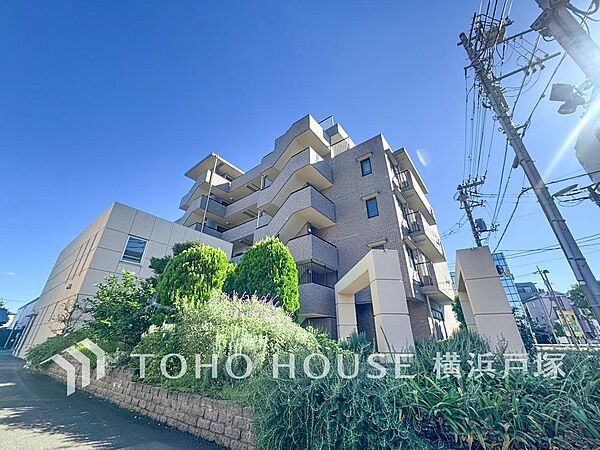 【Appearance】閑静な住宅街の陽当りに恵まれた土地。たくさんの想いが美しく彩られた時、ひと時のくつろぎが生まれる。