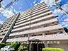 エントランス：【Entrance】明るい基調で華やかなデザインなので、毎日も気持ちよく、またご友人なども素敵に迎え入れられます。