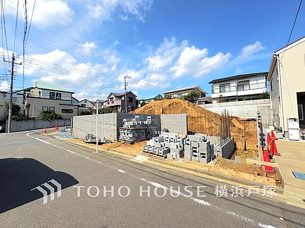 【Appearance】穏やかな街並みと周辺環境に包まれた暮らしの舞台。これから住まいが形づくられ、家族の時間を育む新しい日常が始まります。(2026.9)
