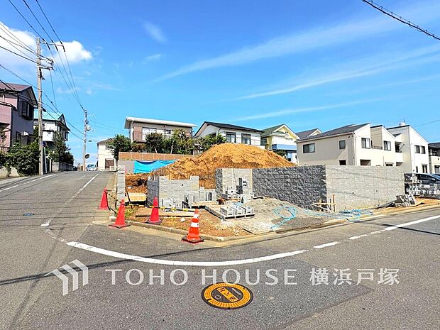 【Appearance】爽やかな青空の下に贅沢なほどに降り注ぐ陽光、豊かな居住性と、クオリティが見事に調和した住空間は、住まうことの喜びを感じさせてくれます。(2026.9)