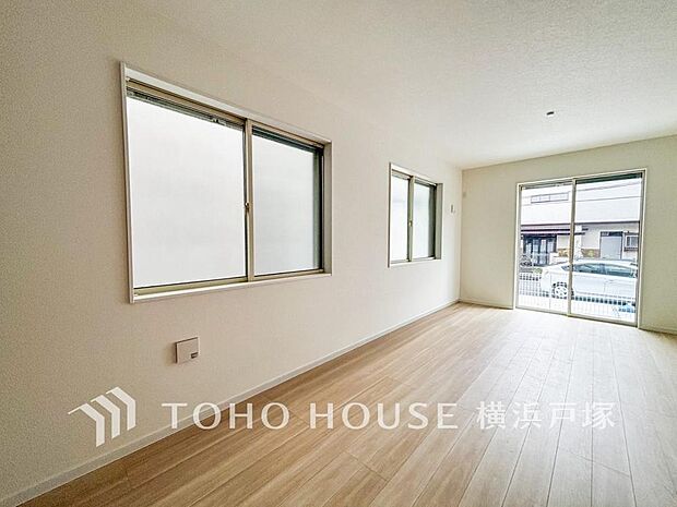 【Living room】一日の中で多くの時間を過すことになる住まいだからこそ、いつも穏やかな空間であるように心掛けています。構成する建材などへの配慮が、住まう方の健康を守ります。
