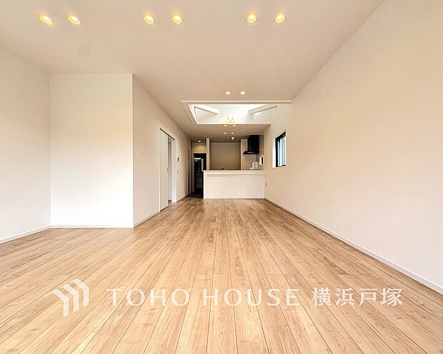 【Living room】ご家族やお客様との時間等、多くの時を刻む空間。何気なく過ぎる時でさえも上質な一時となる快適な空間を。