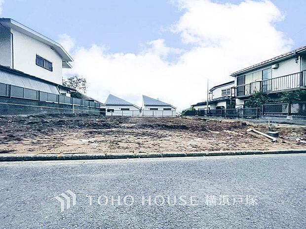 家族の毎日を育む新たな住まいが、完成に向けて建築中です。これから整っていく住空間に、ご家族のライフスタイルを重ねてみてください。(2026.9撮影)