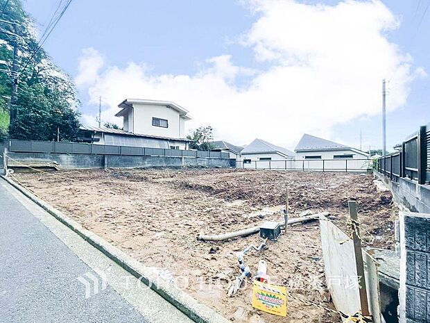 住まいづくりが進む現地の様子を撮影しました。建築中ならではの風景を通して、これから完成を迎える住まいへの期待を感じていただけます。(2026.9撮影)