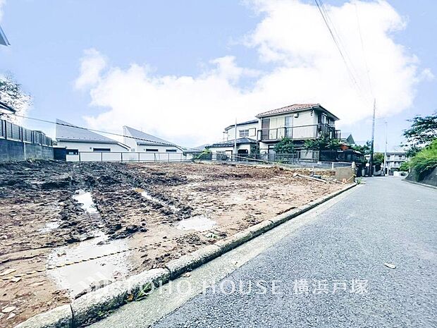 新しい暮らしの舞台となる住まいを建築中。完成後の外観や日々の過ごし方を想像しながら、ご家族それぞれの理想の暮らしを思い描けます。(2026.9撮影)