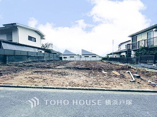 忙しく過ぎゆく日常を置き去るほど、ゆったりした時間が流れる住環境。「快適」は「家」と「街」と「環境」が調和した時に訪れるだと改めて感じさせてくれます。(2026.9撮影)