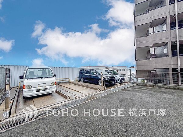 【Car space】敷地内に駐車スペースがあると日々の暮らしをスムーズに運ぶ事が出来ます。（空き状況はお問合せ下さい）