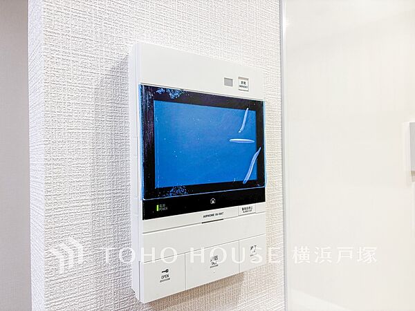 【TVモニタ付きインターホン】誰が来てもわかる様にモニター付きインターホンを設置。快適と安らぎを合わせた優しい設計。