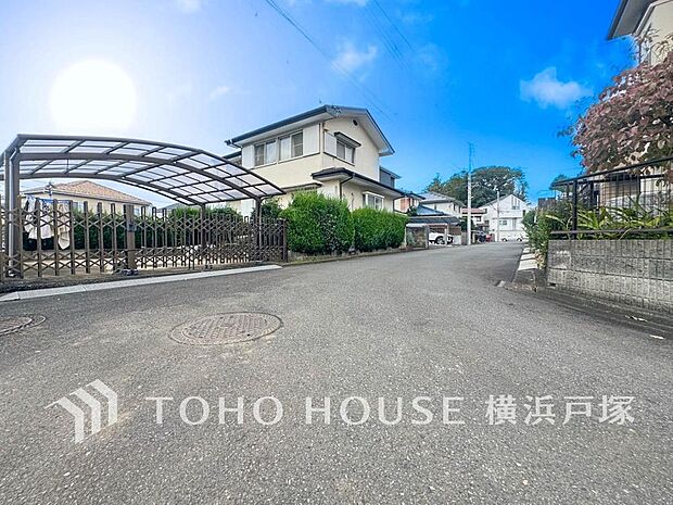 【Frontal road】落ち着きのある閑静な住宅街に佇む邸宅なので、ゆったりお住まいいただけます。(2026.10)