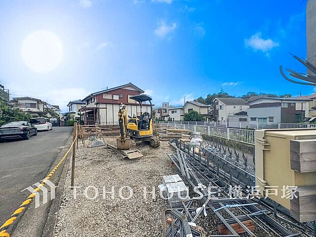 【Appearance】陽当たりに恵まれた閑静な住宅街。穏やかな時間とともに住まいへの愛着が育ちます。(2026.10)