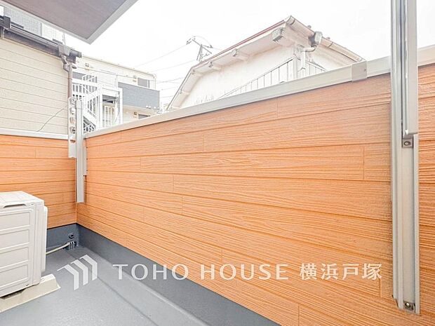 【Balcony】気持ちのいい空が見渡せる広いバルコニー。爽やかな風を感じて、心躍る素敵な暮らしがはじまります。