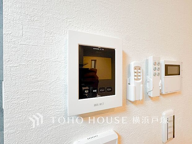 【TVモニタ付きインターホン】誰が来てもわかる様にモニター付きインターホンを設置。快適と安らぎを合わせた優しい設計。