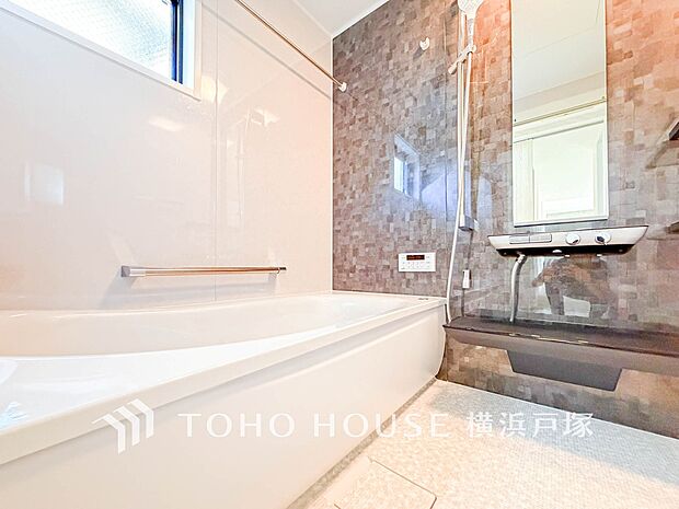 【Bathroom】1日の疲れを取り心身を癒すことができる住まいの中のリラクゼーション空間、リラックスできるよう優しいカラーをチョイスしました。時を忘れるほどのんびりできる空間に。