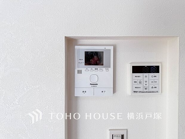 【TVモニタ付きインターホン】誰が来てもわかる様にモニター付きインターホンを設置。快適と安らぎを合わせた優しい設計。