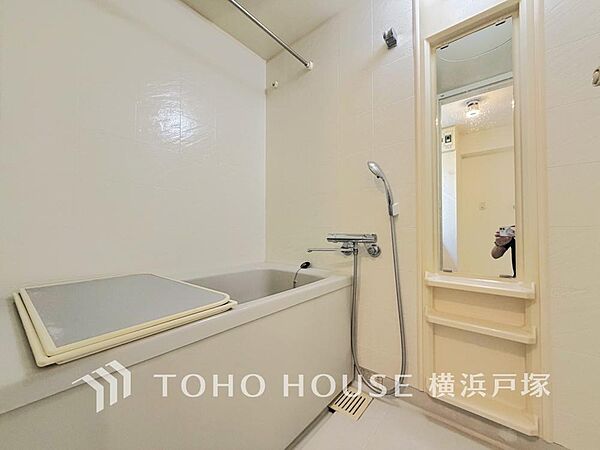 【Bathroom】1日の疲れを取り心身を癒すことができる住まいの中のリラクゼーション空間、リラックスできるよう優しいカラーをチョイスしました。時を忘れるほどのんびりできる空間に。