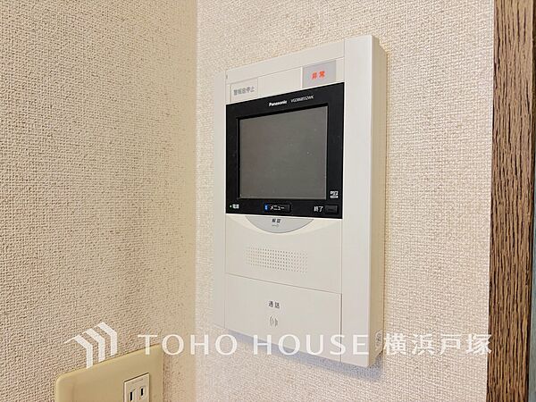【TVモニタ付きインターホン】誰が来てもわかる様にモニター付きインターホンを設置。快適と安らぎを合わせた優しい設計。