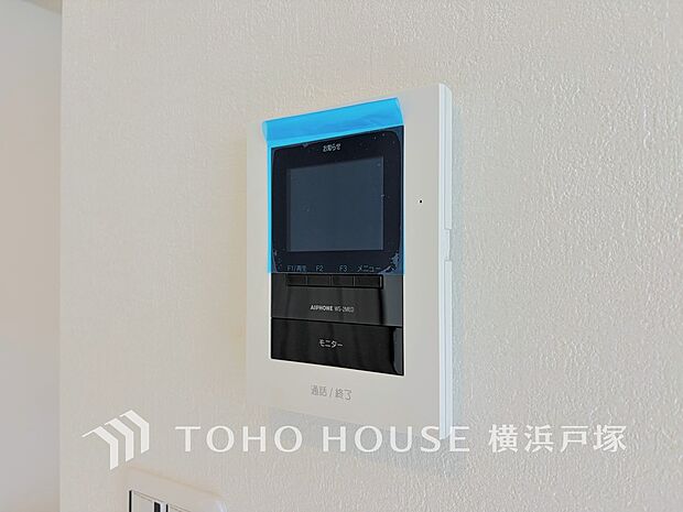 【TVモニタ付きインターホン】誰が来てもわかる様にモニター付きインターホンを設置。快適と安らぎを合わせた優しい設計。