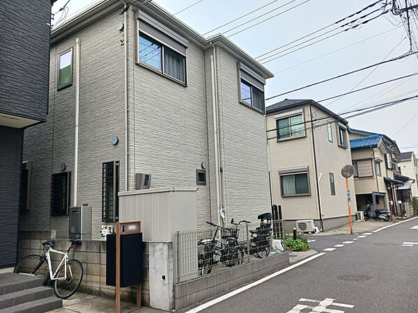 木造2階建。機能的な動線と収納で暮らしやすさとこだわりの詰まった住まいです　　　