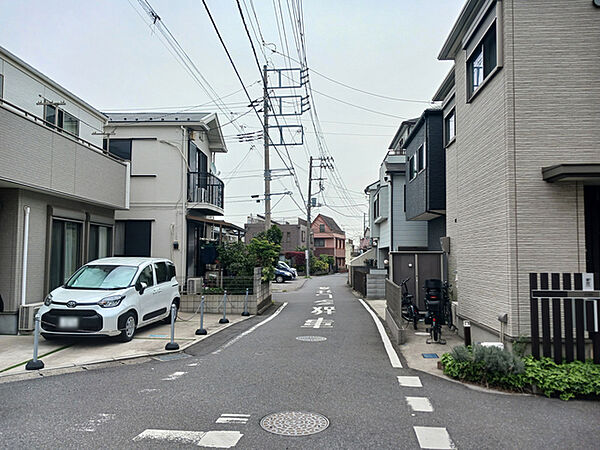 送迎にも楽な鷺沼小学校3分。子育て世代に優しい住環境です