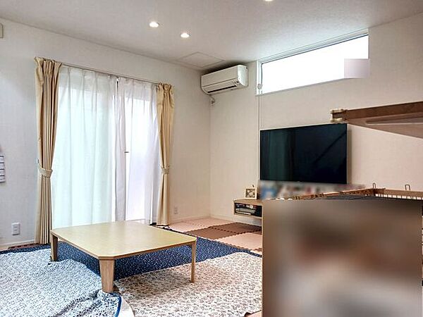 ファミリーが集うLDK約17帖。窓が多く、室内に光をたっぷり取り込むことができます