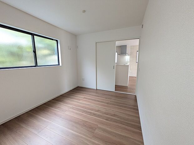 リビングに隣接した洋室5.5帖