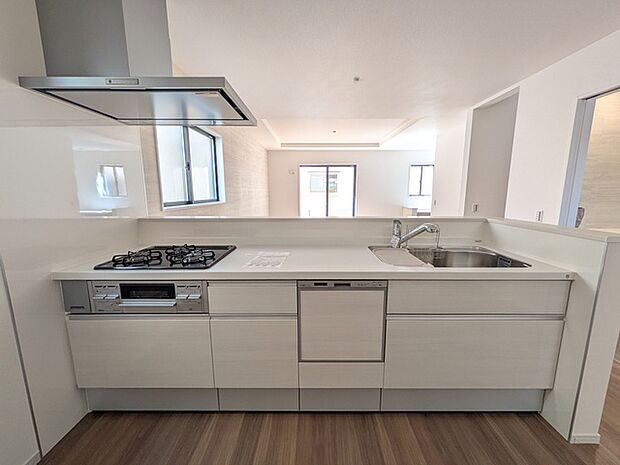 使い勝手の良い対面式カウンターキッチン