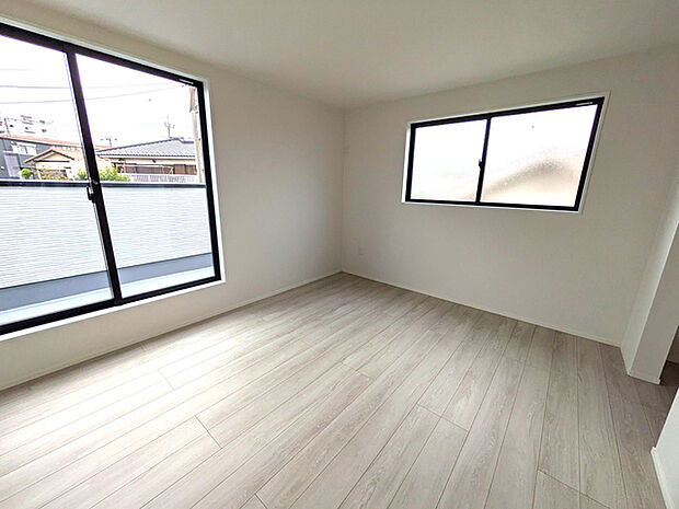 通気の良い2面採光・バルコニーにも出られます